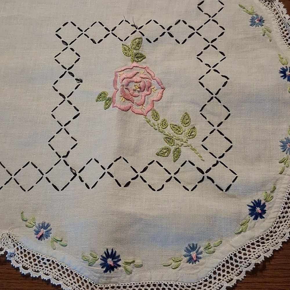 33" X 36"  vintage embroidered table mat with crocheted edging